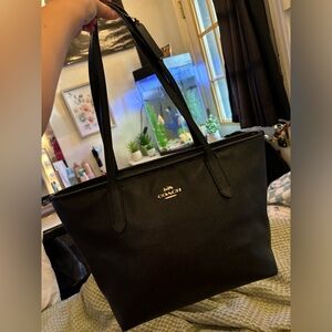 Coach Carry All Tote Black/Gold